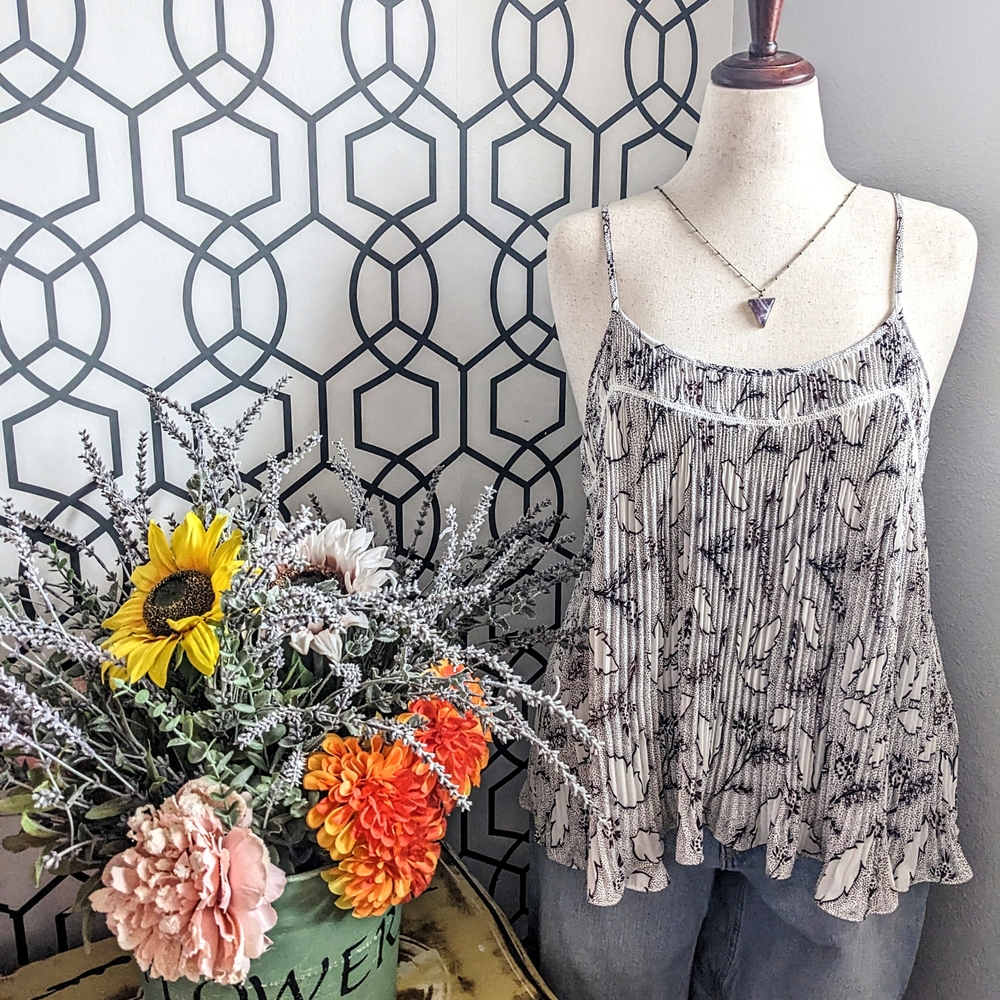 🌷Chelsea 28 Floral Spaghetti Strap Top🌷
